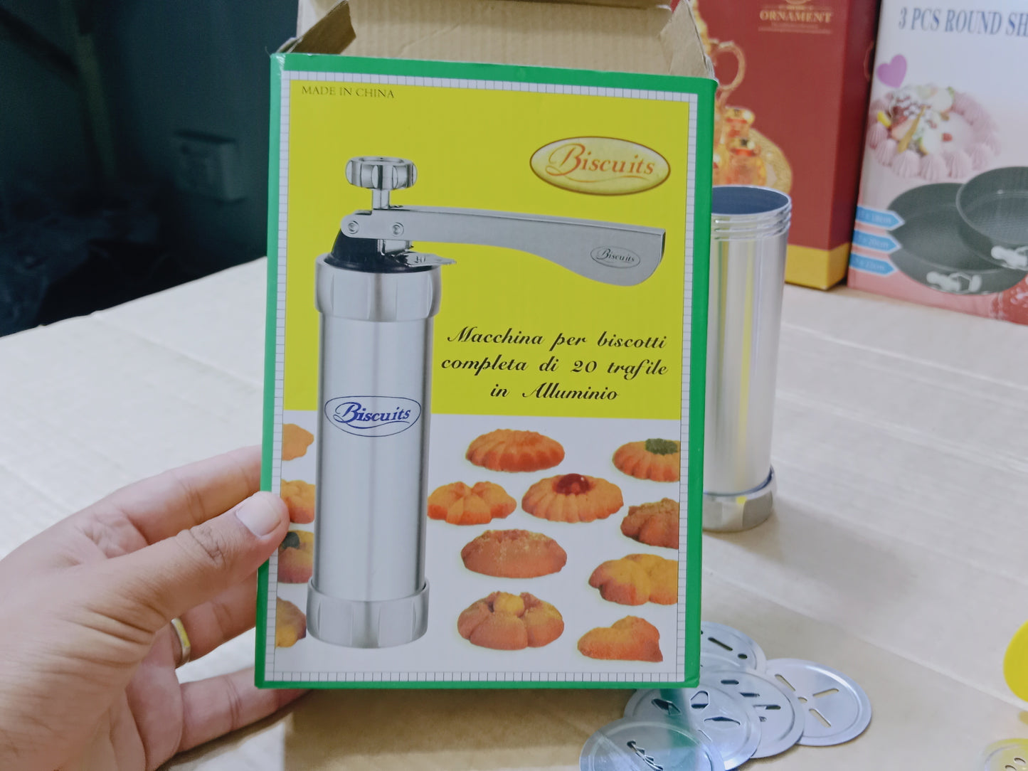Biscuit maker