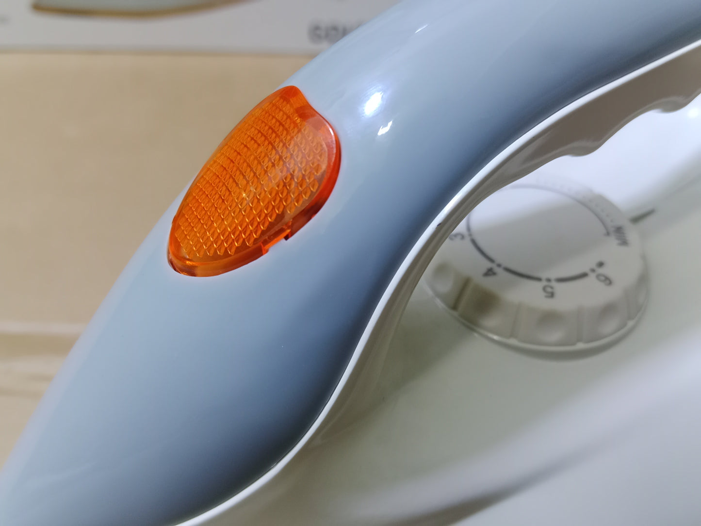GEEPAS Automatic DRY IRON GD123022P