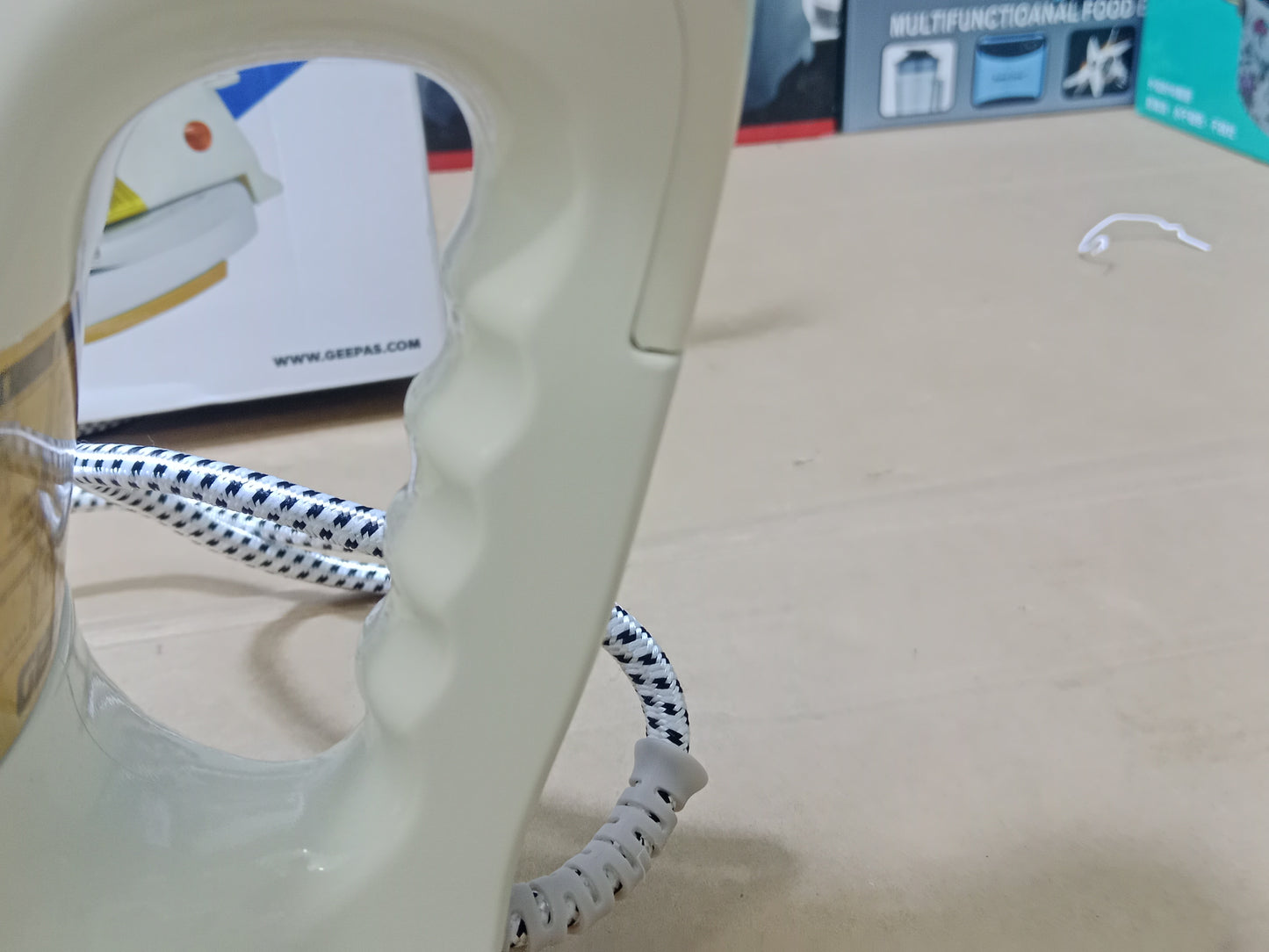 GEEPAS smooth operator DRY IRON GD12780P