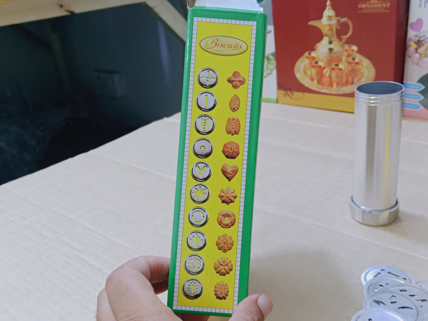 Biscuit maker