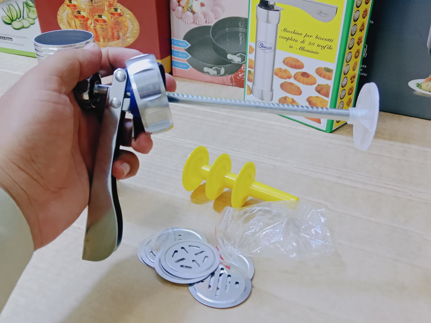 Biscuit maker