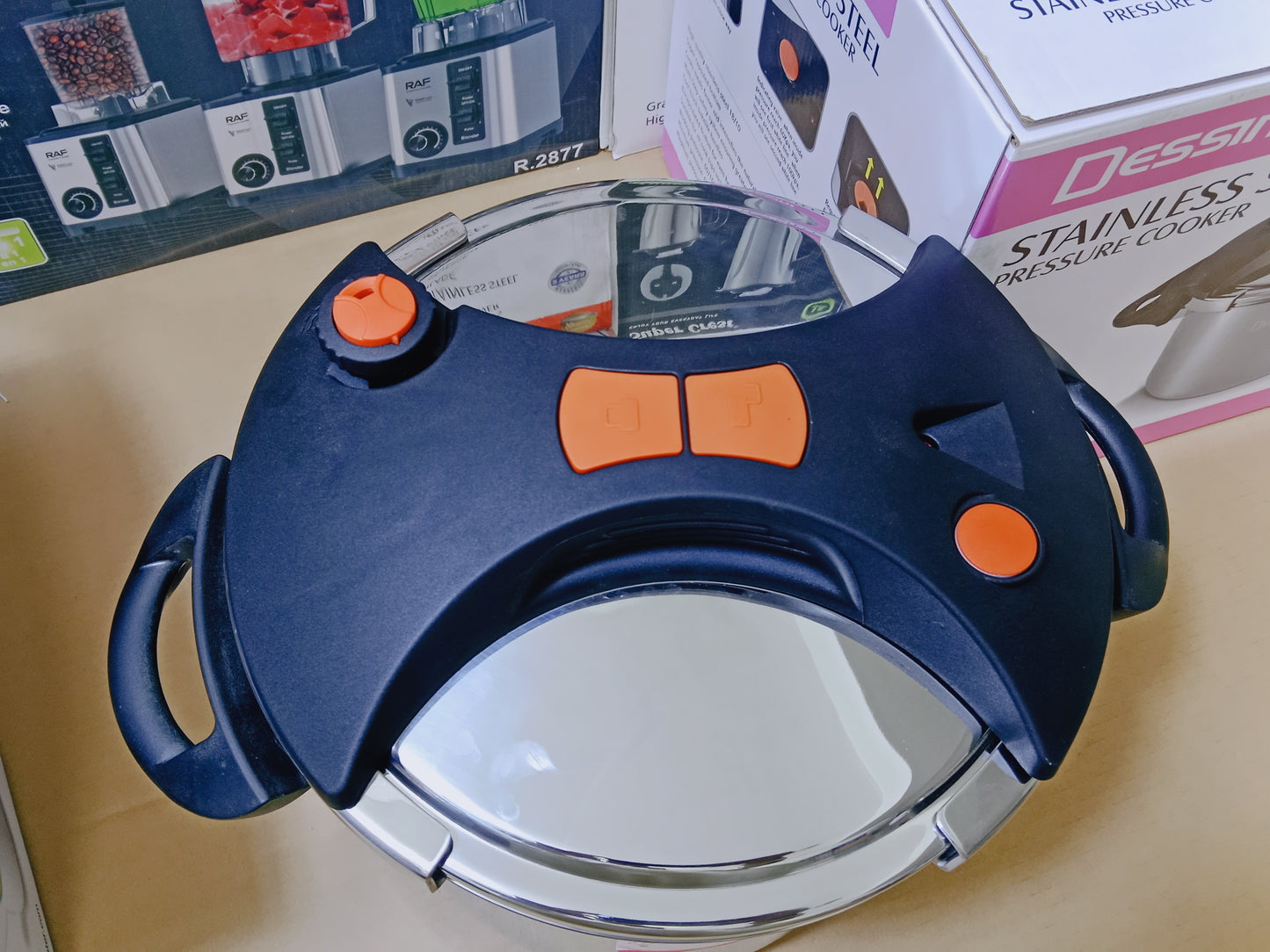 Dessini stainless steel pressure cooker